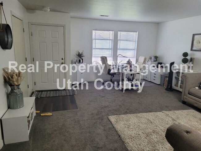 Foto del edificio - New lower Price! Cedar Hills Home Near Wal...