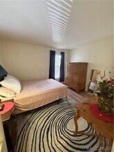 Building Photo - 955 SE Mayo Dr