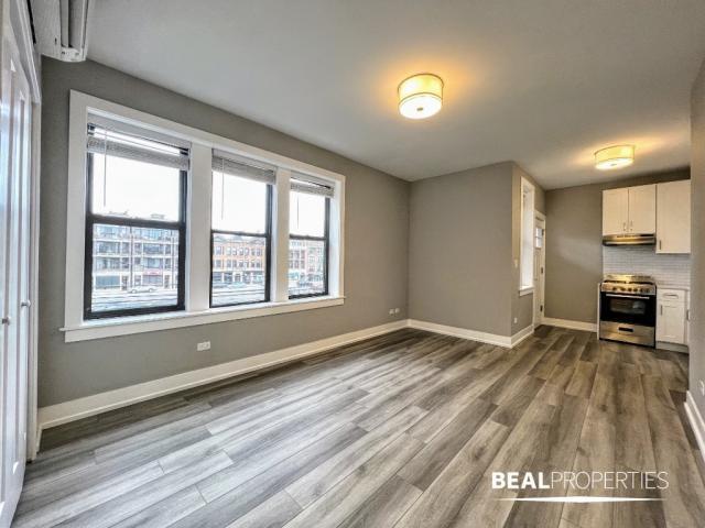 Foto del edificio - 2 bedroom in CHICAGO IL 60613