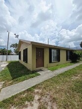 Building Photo - 1710 E Breezy Ln
