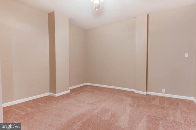 Foto del edificio - 104 Evesham Ave W