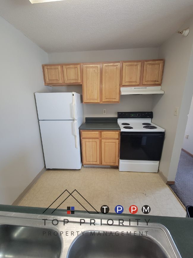 Building Photo - ** MOVE IN SPECIAL ** 2 Bedroom | 1 Bathro...