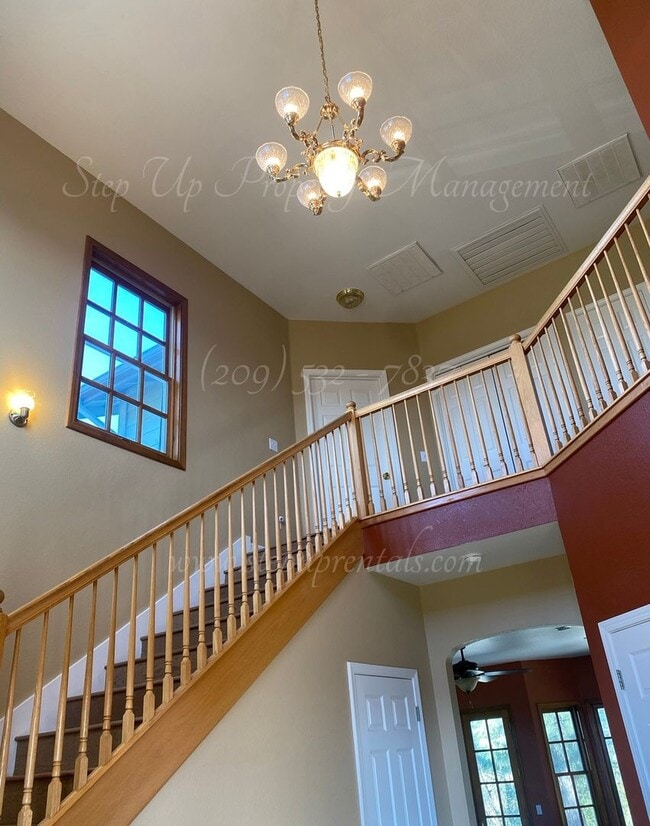 Building Photo - Elegant Mountain-View Home with Solar, Wel...