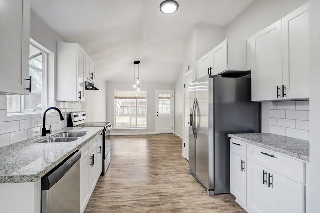 Foto del edificio - 15910 Plover Ct