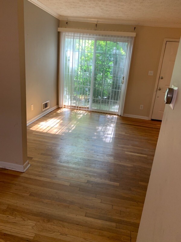 Foto principal - 411 10th St NE