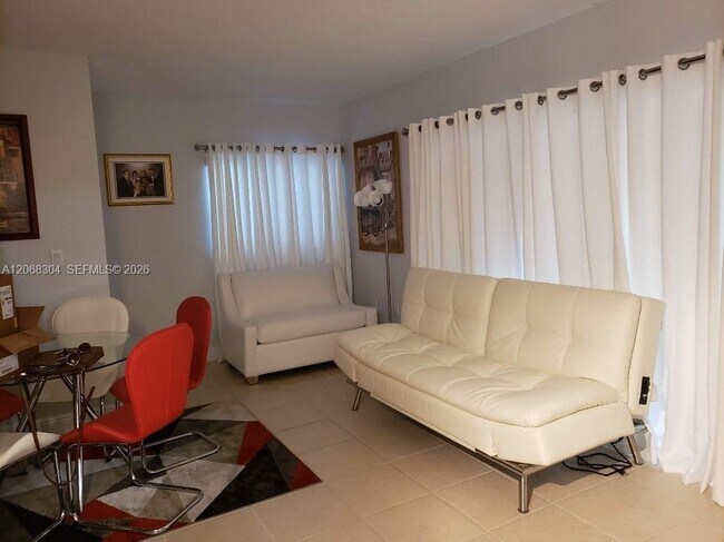 Foto del edificio - 2539 BAYSHORE Dr