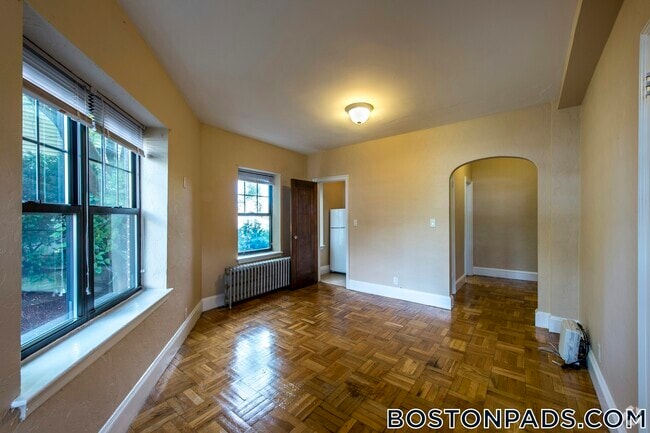 Building Photo - 2 Elmwood Ave