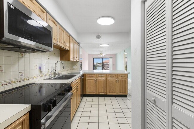 Foto del edificio - Condo For Rent on ST PETE BEACH!