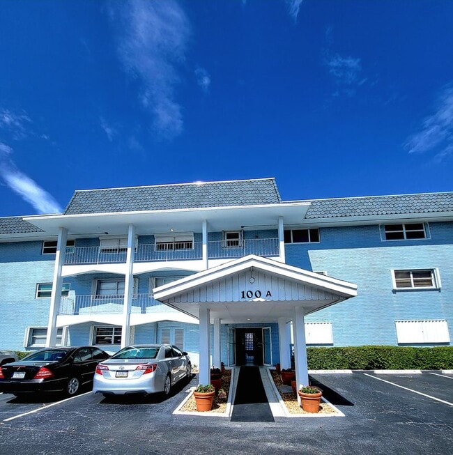 Building Photo - 100 Shore Ct