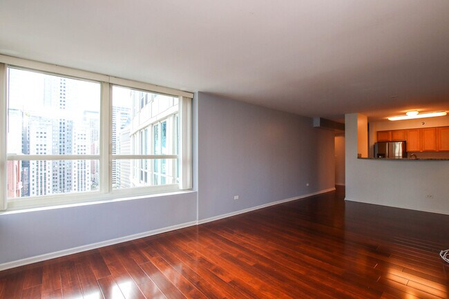 Building Photo - 345 N La Salle St