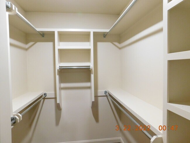 Foto del edificio - 1002 Springhill Rd