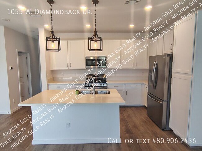 Building Photo - 1055 W. Diamondback Dr.
