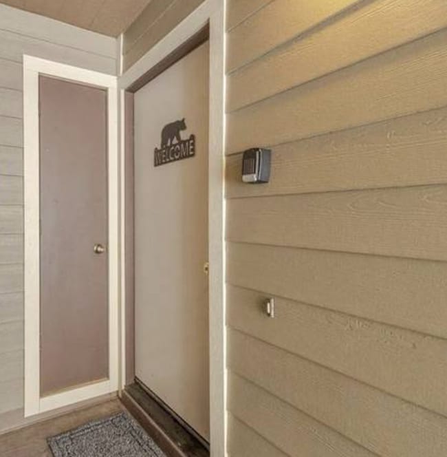 Building Photo - 3115 N Lake Blvd