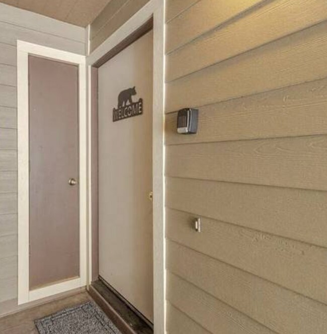 Foto del edificio - 3115 N Lake Blvd