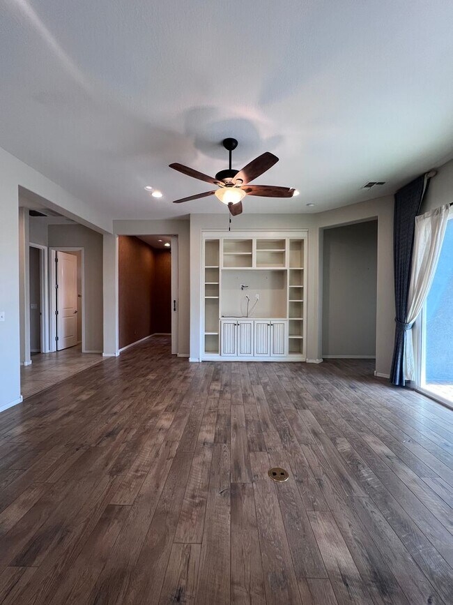 Foto del edificio - 2 Bedroom, 2 Bath with a Den/Office backs up to view of Hills.