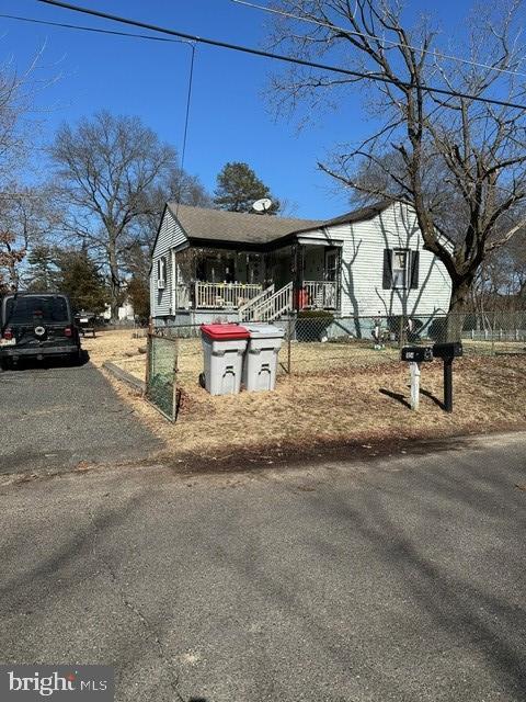 Foto del edificio - 1854 Cedar Ave