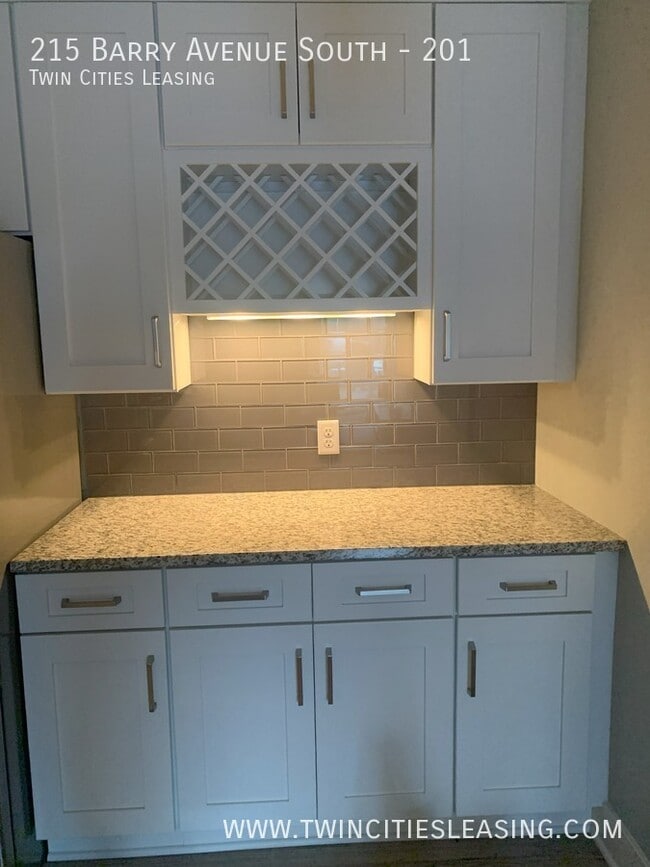 Foto del edificio - Updated 2nd floor with Deck 2 bed 2 bath C...
