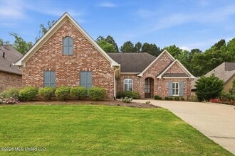 Building Photo - 320 Oakville Cir