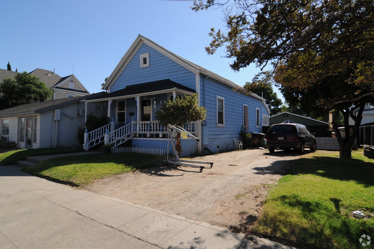 Foto del edificio - 328 N Yosemite Ave