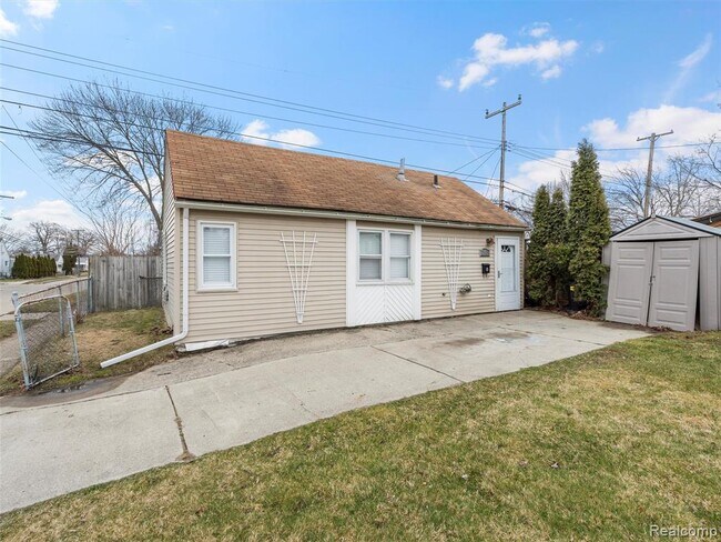 Foto del edificio - 23462 Carlisle Ave