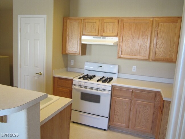 Building Photo - 6170 E Sahara Ave