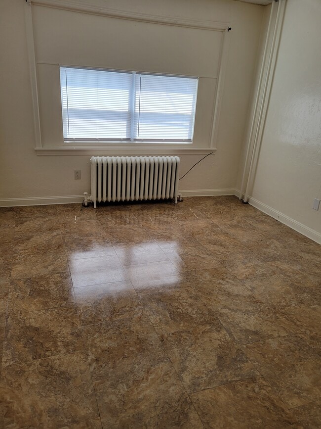Foto del edificio - 317 W 11th St