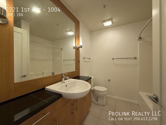 Foto del edificio - 2721 1st Ave