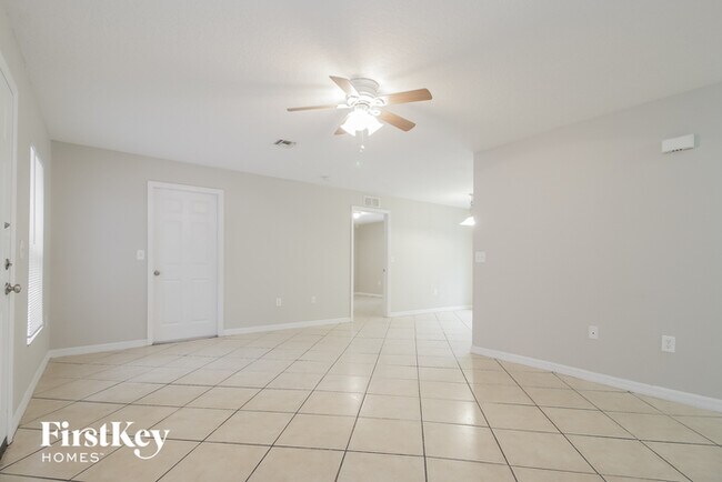 Building Photo - 2205 Pine St