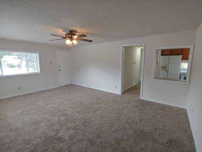 Foto del edificio - 3BR/1BA with 2 car garage in Myrtle Grove