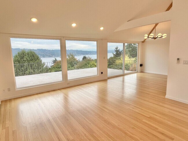 Foto del edificio - Matthew’s Beach 4 Bed, 3.5 Bath Home with ...