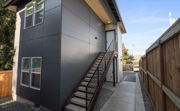 Building Photo - 619 S 35th St