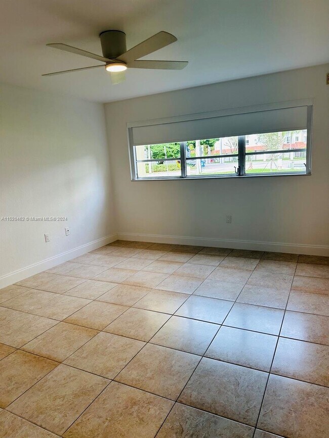 Foto del edificio - 7304 SW 82nd St