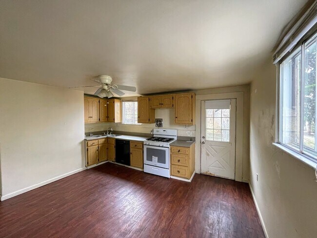 Photo - 2 bed 1 bath - Greenfield, nice location, ... House