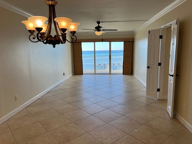 Foto del edificio - 2 Bedroom/2 Bath Waterfront Condo in Destin!