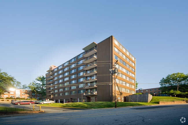 Building Photo - Lorcom House