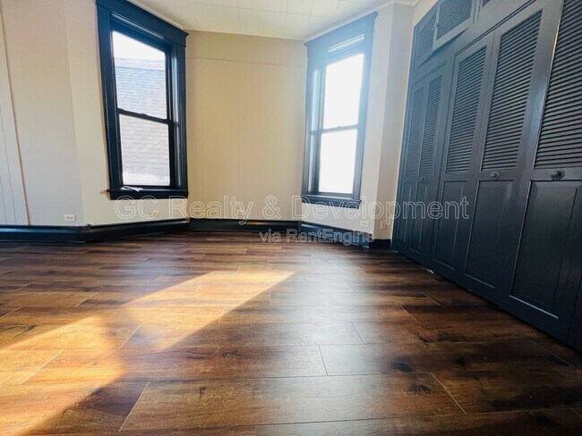 Foto del edificio - 3408 N Greenview Ave