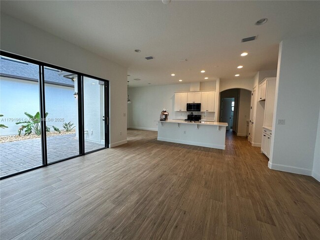 Building Photo - 8436 Lyside Dr