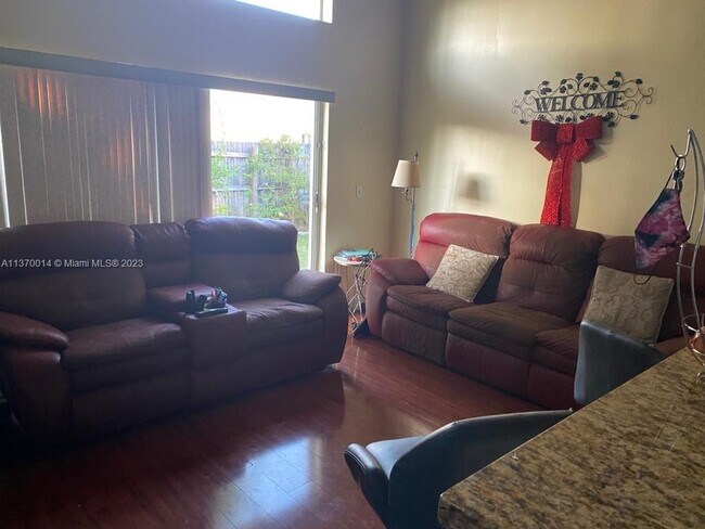 Foto del edificio - 17398 SW 22nd Ct