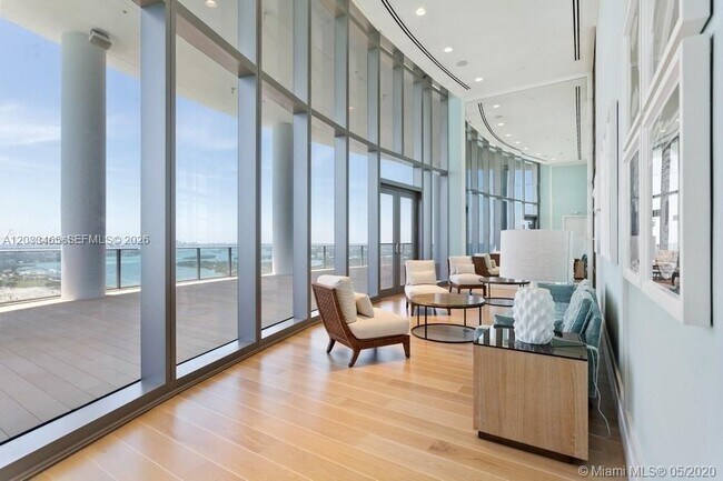Foto del edificio - 15701 Collins Ave