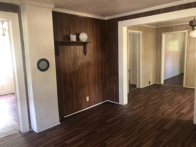 Building Photo - 2 Bedrooms, 1 Bathroom - West Rome