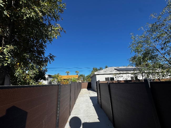 Foto del edificio - 1976 W 18th St