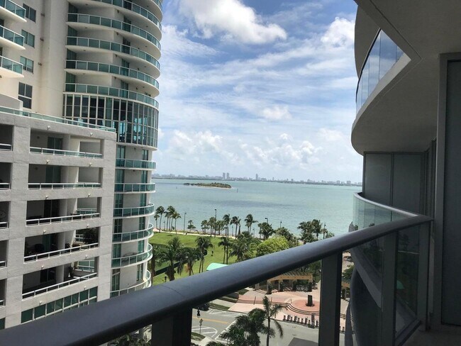 Foto del edificio - 488 NE 18th St