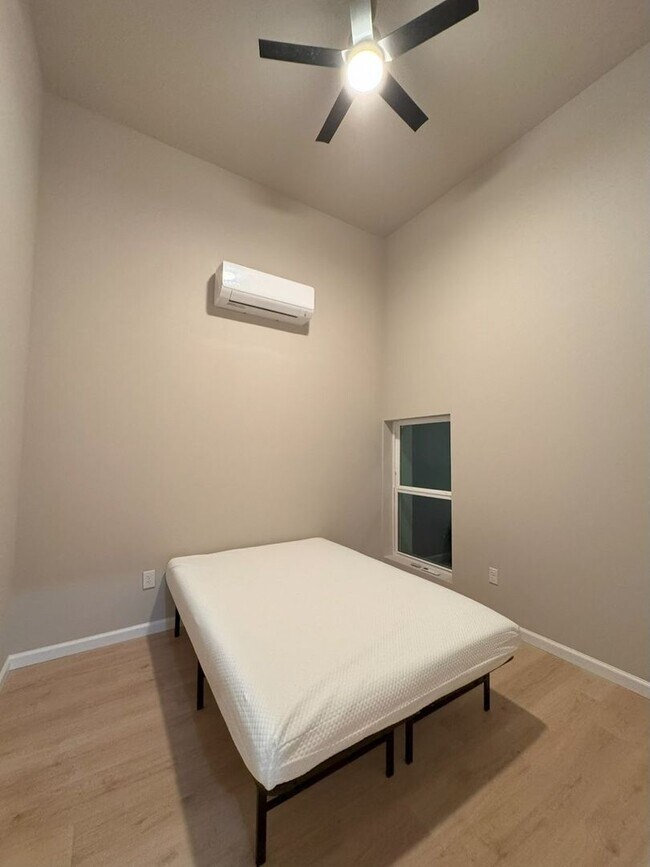 Foto del edificio - 418 S Commercial St