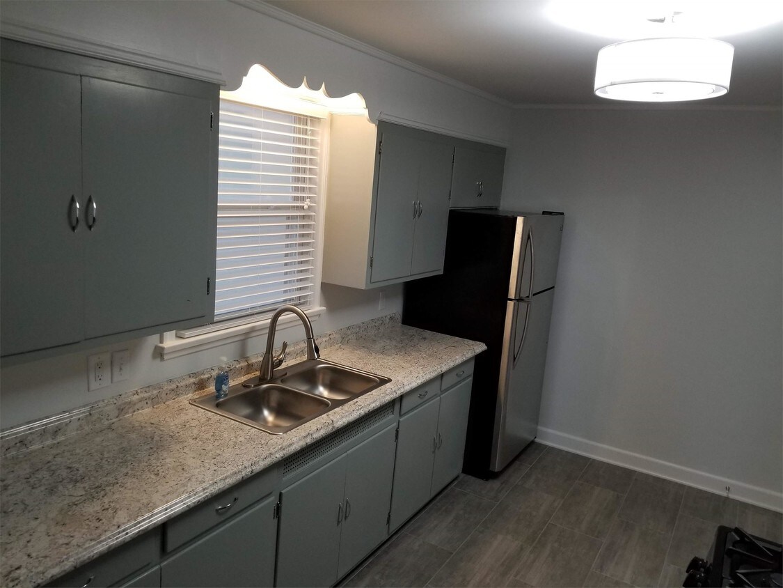 Foto principal - 3080 Sullivant Ave