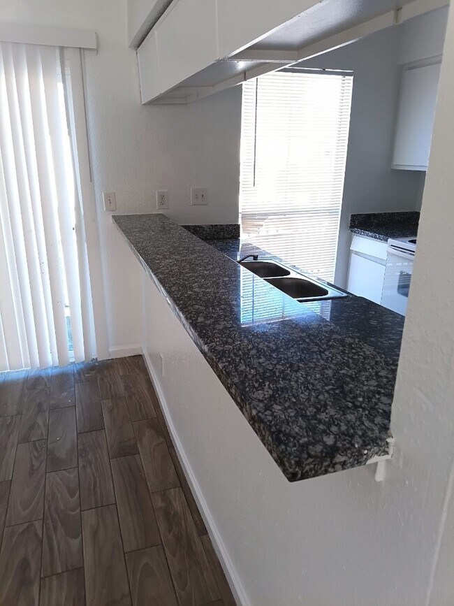 Foto del edificio - 6200 W Tidwell Rd