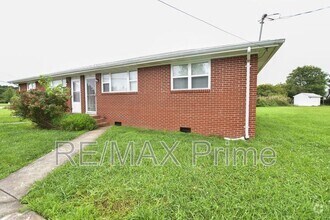 Building Photo - 936-938 Schumann Dr