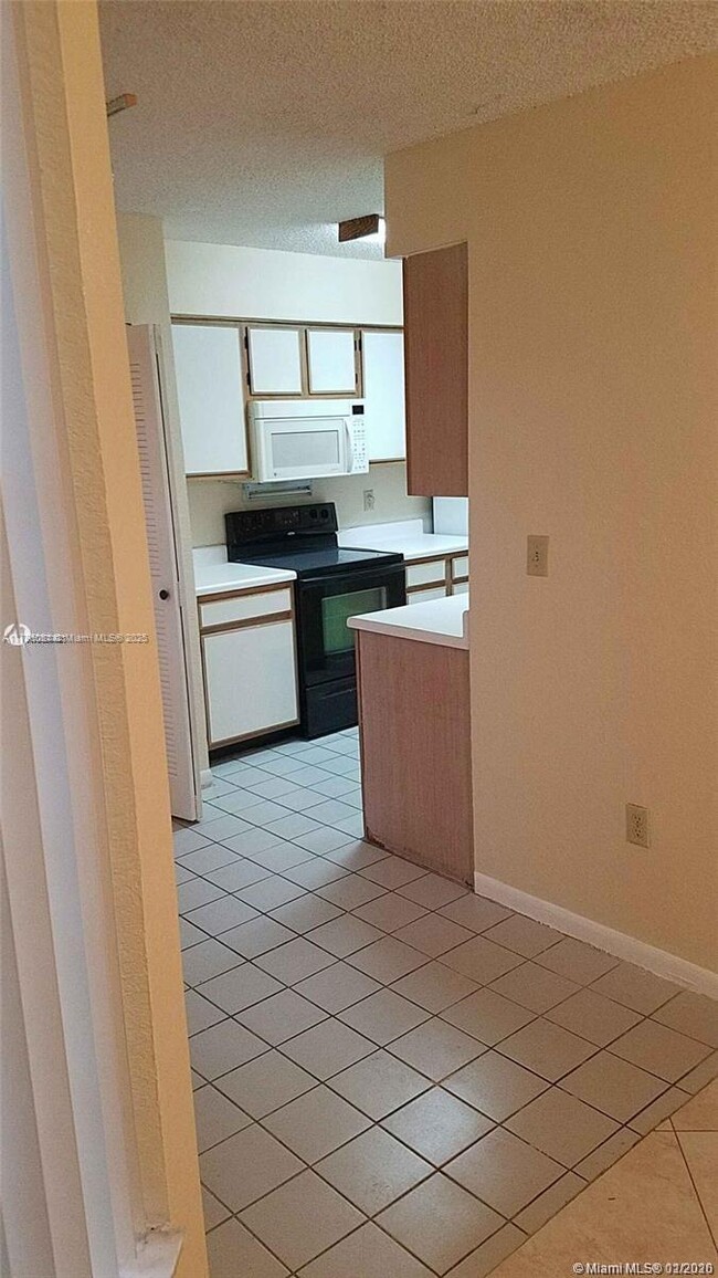 Foto del edificio - 2810 N Oakland Forest Dr