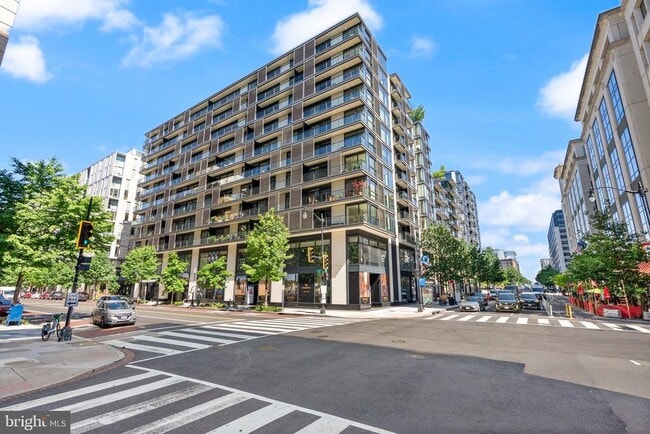 Building Photo - 925 H St NW