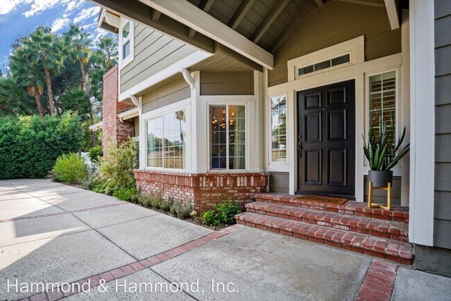Foto del edificio - 5 br, 4.5 bath House - 16041 Dickens St.