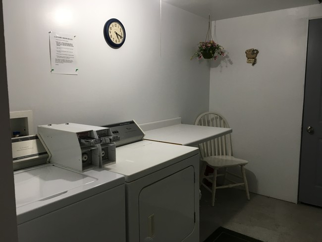 Laundry Facility - 412 4th Ave SW